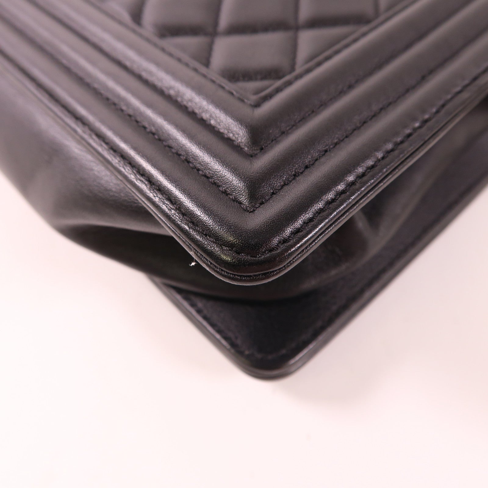 CHANEL 羊皮皮革Boy 25金扣鏈帶肩背袋