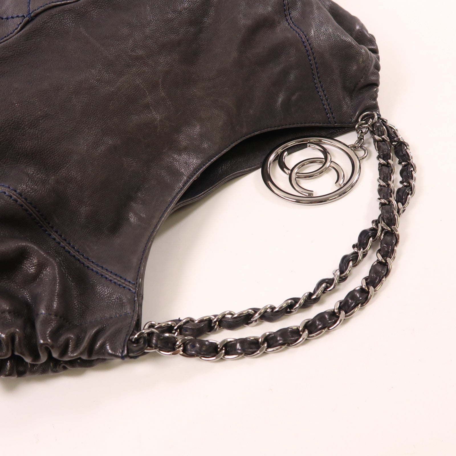 CHANEL 牛皮皮革Shoulder Bag銀扣肩背袋