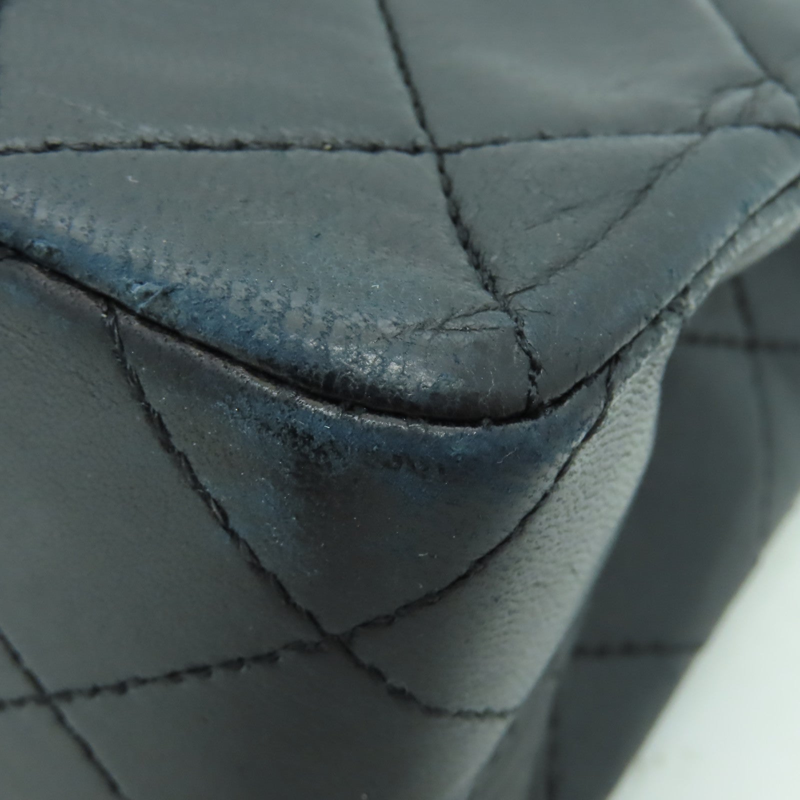 CHANEL **【清倉大減價】菱格牛皮皮革Classic Flap 23金扣鏈帶肩背袋黑色