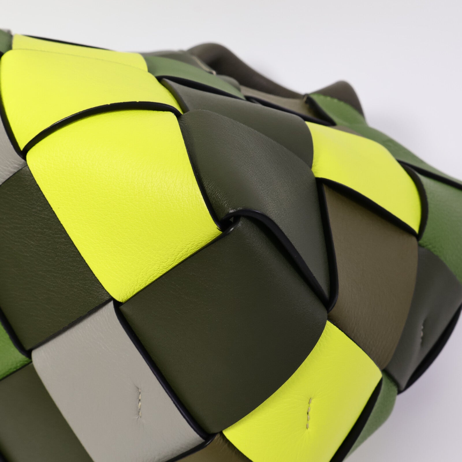 LOEWE 牛皮皮革Woven Basket手挽肩背兩用袋