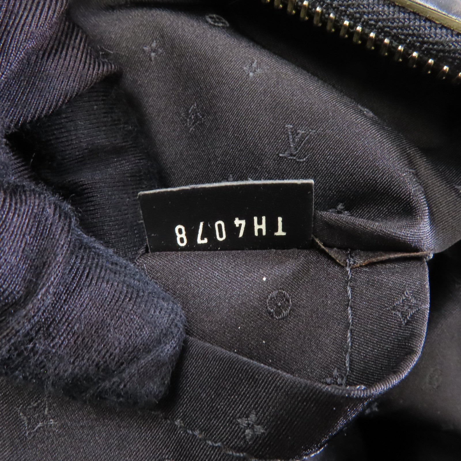 LOUIS VUITTON Suhari皮革Le Radieux金扣手挽袋黑色