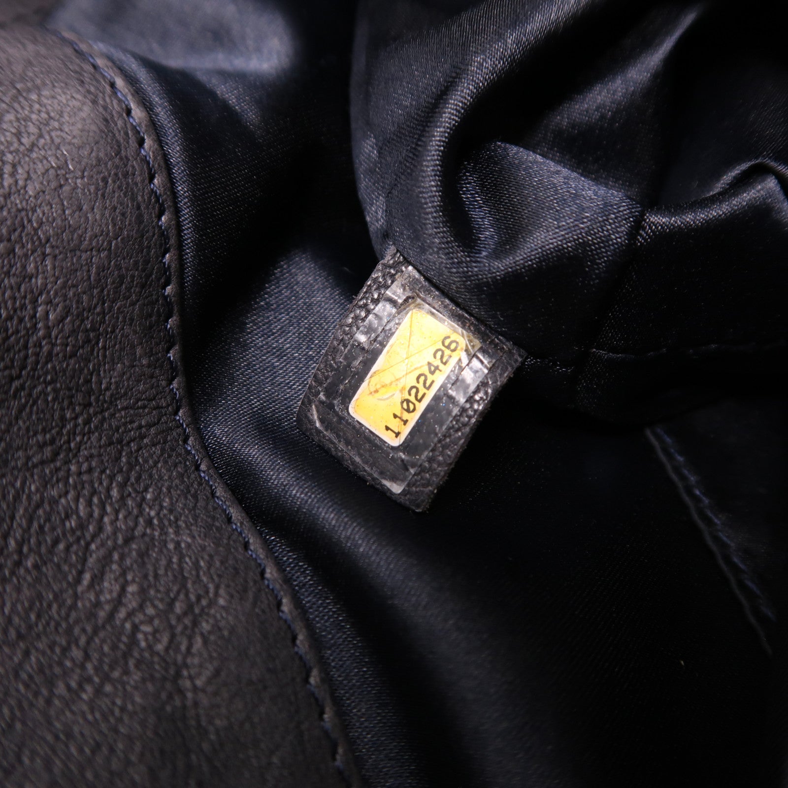 CHANEL 牛皮皮革Shoulder Bag銀扣肩背袋