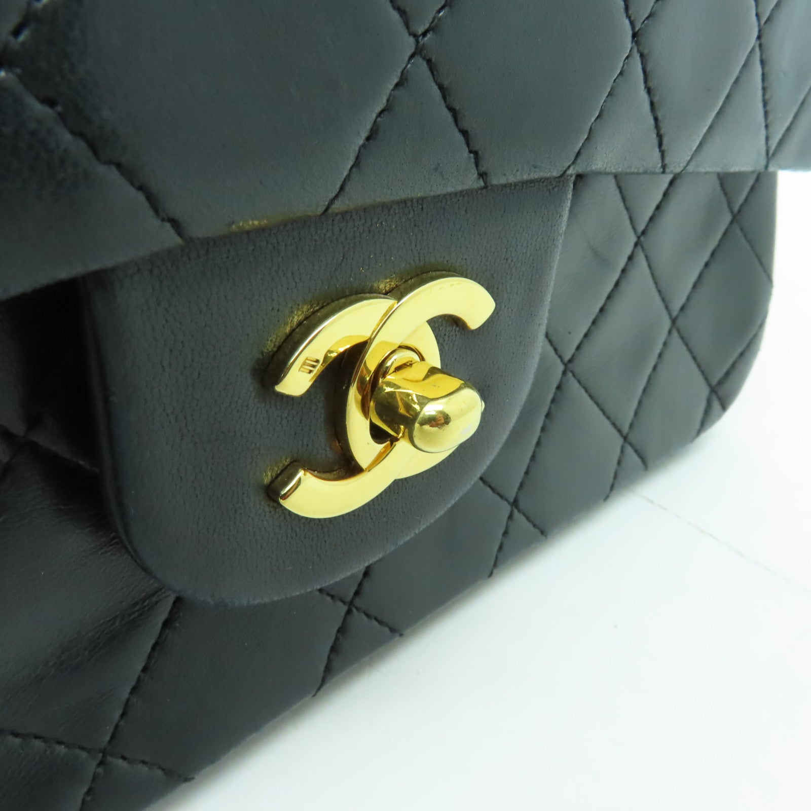 CHANEL **【清倉大減價】菱格牛皮皮革Classic Flap 23金扣鏈帶肩背袋黑色