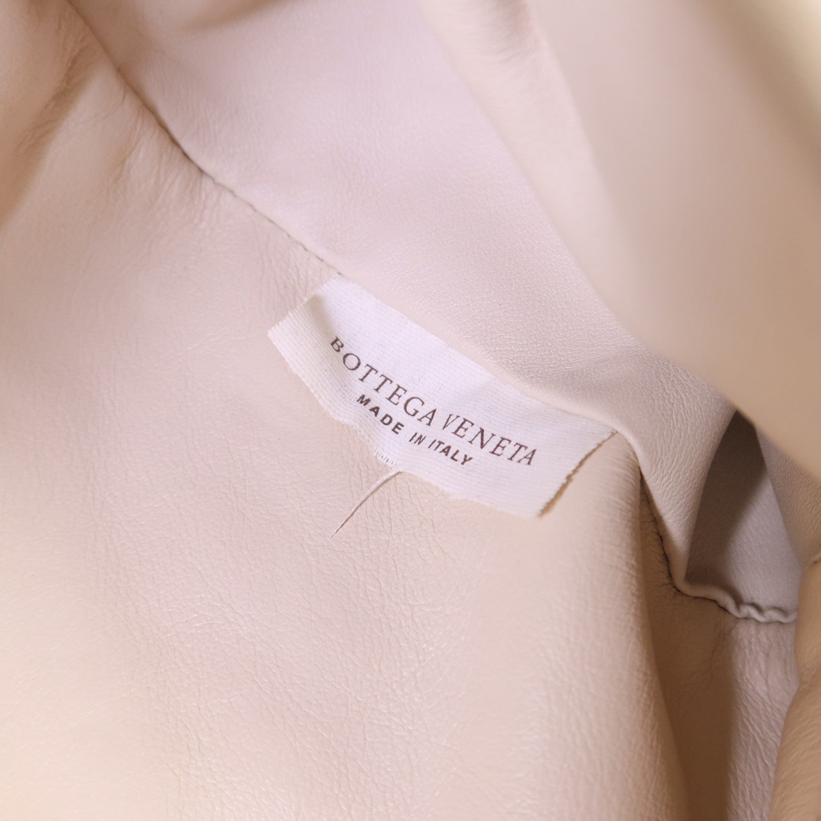 BOTTEGA VENETA 牛皮皮革Cloud Clutch手拿包