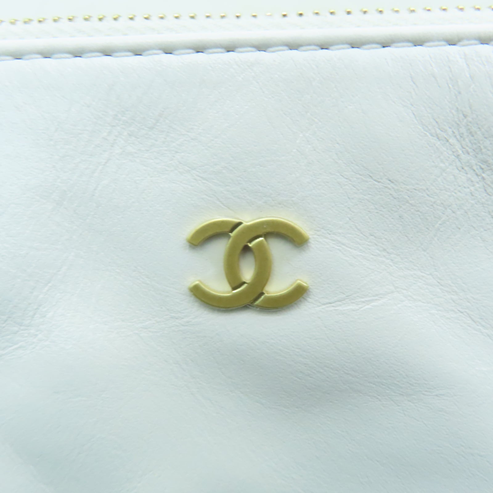 CHANEL 菱格牛皮皮革Chanel 22金扣鏈帶肩背袋白色