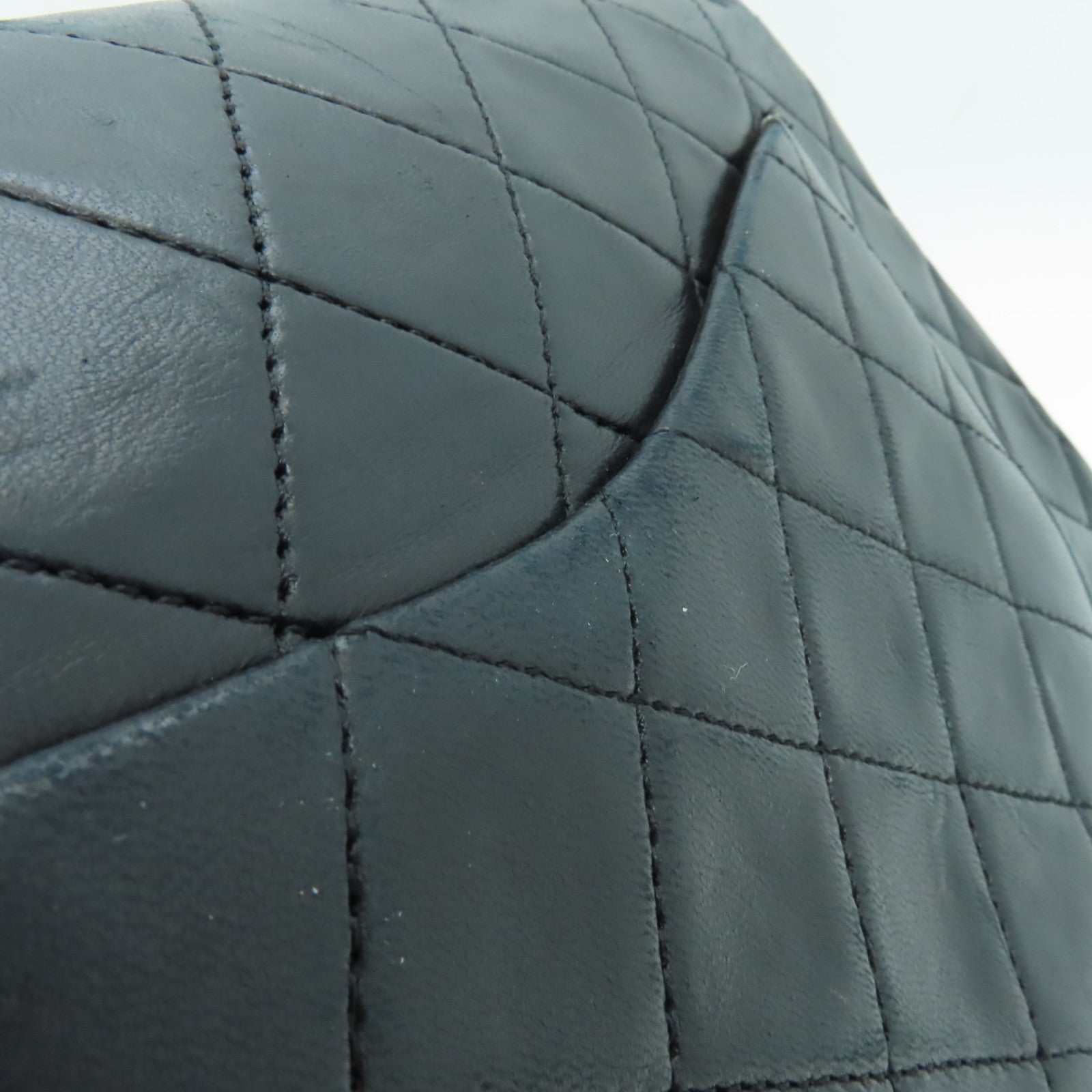 CHANEL **【清倉大減價】菱格牛皮皮革Classic Flap 23金扣鏈帶肩背袋黑色