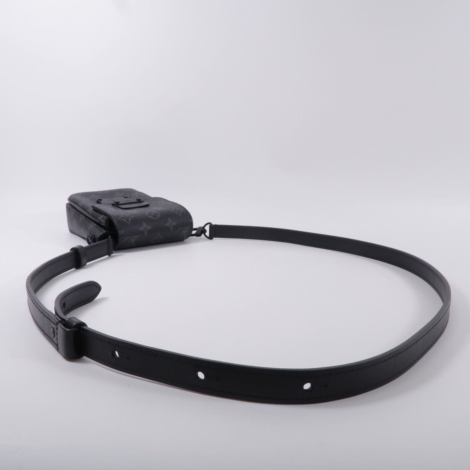 LOUIS VUITTON Monogram Eclipse S-Lock Vertical肩背袋