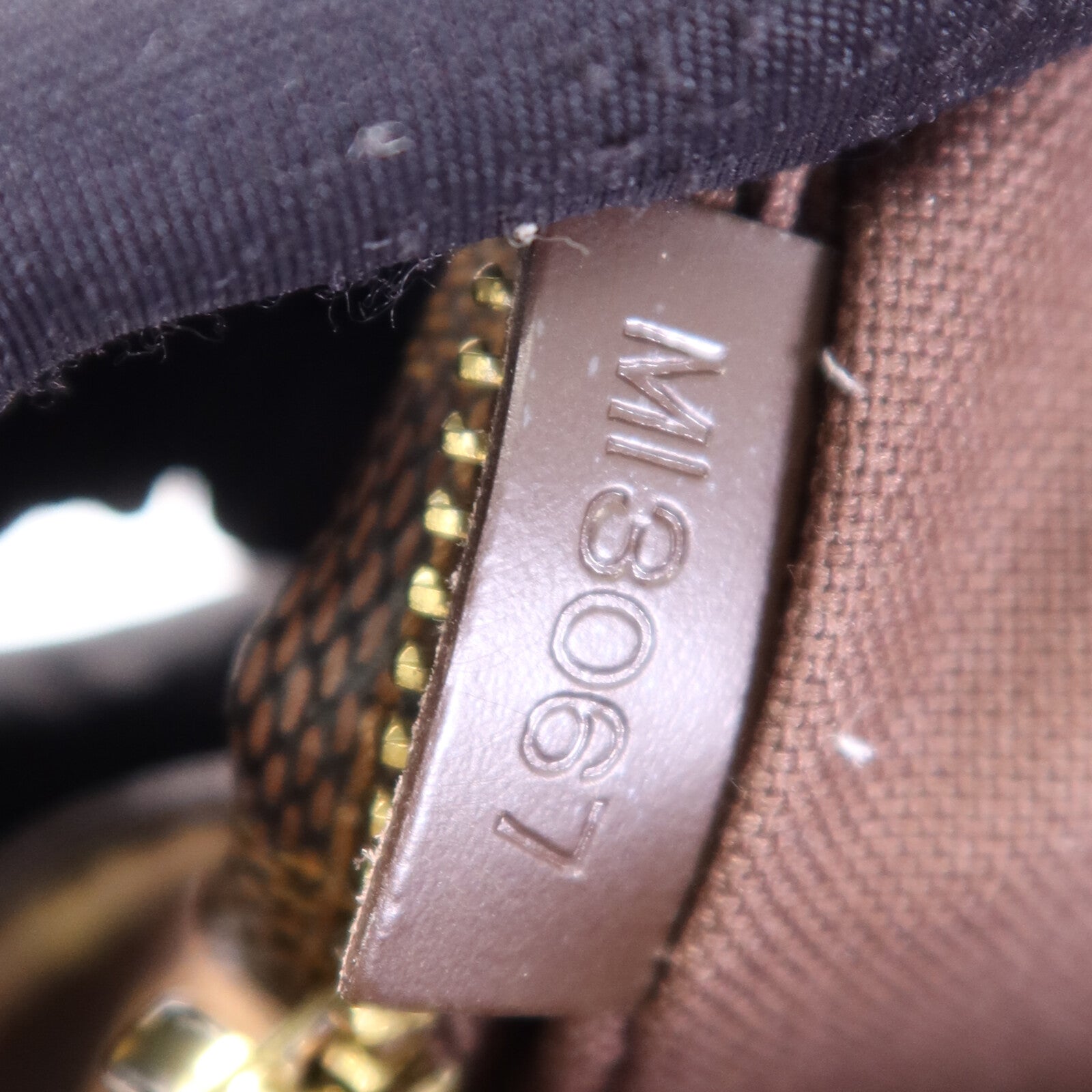 LOUIS VUITTON DamierOlav PM金扣肩背袋