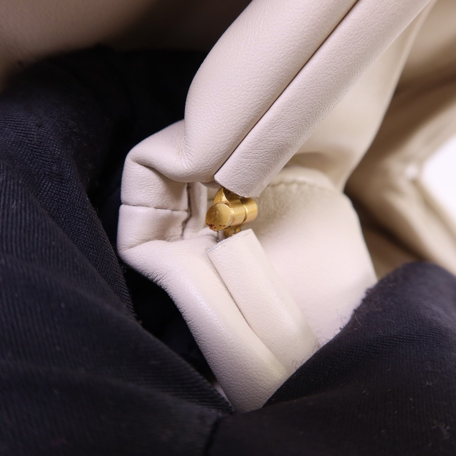 BOTTEGA VENETA 牛皮皮革Cloud Clutch手拿包