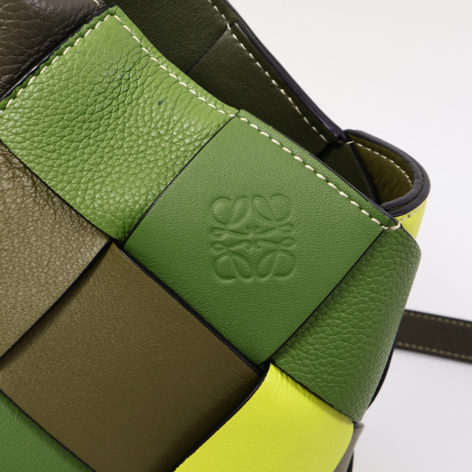 LOEWE 牛皮皮革Woven Basket手挽肩背兩用袋