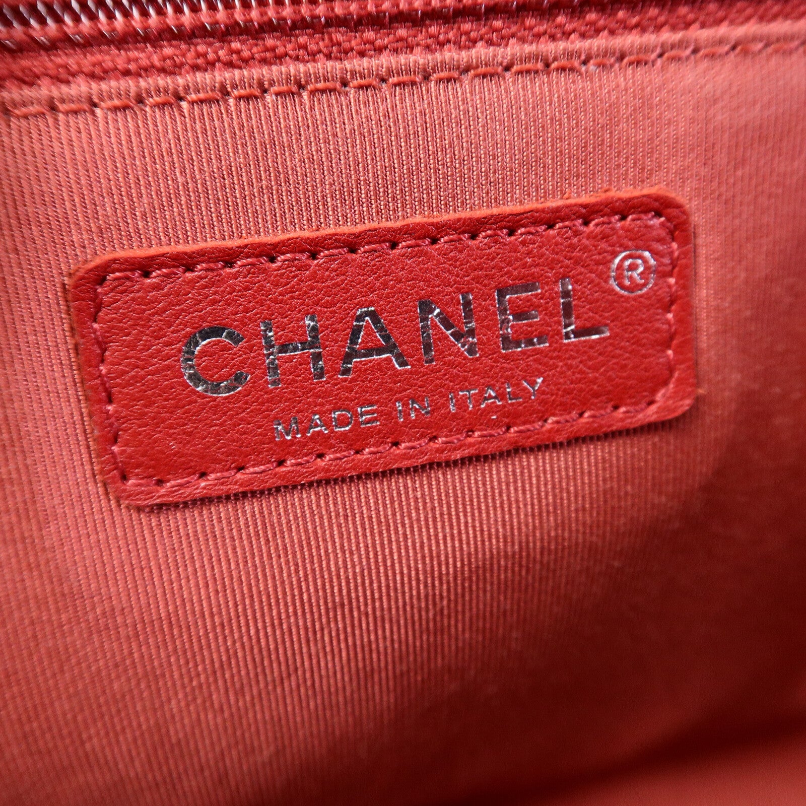 CHANEL 牛皮皮革Boy 28鏈帶肩背袋