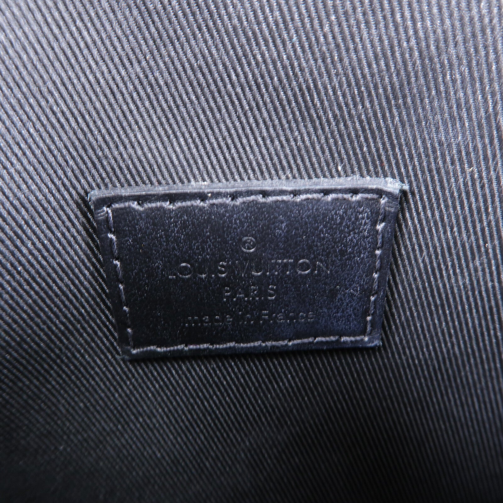 LOUIS VUITTON Monogram Eclipse S-Lock Vertical肩背袋
