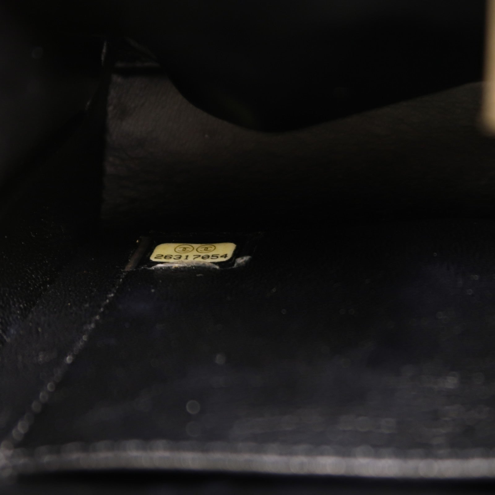 CHANEL 牛皮皮革Chevron Medal鏈帶肩背袋