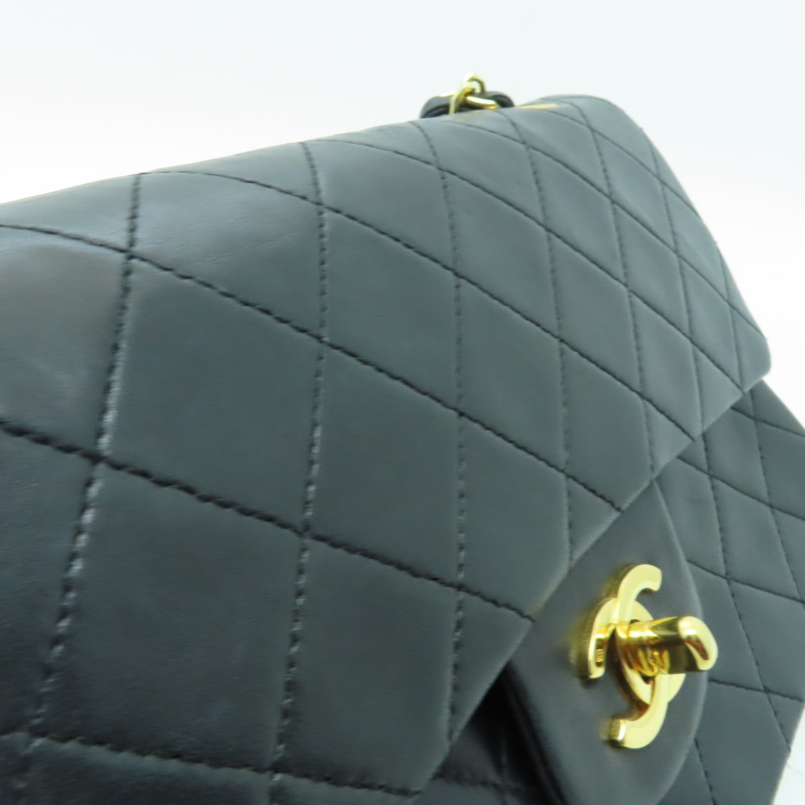 CHANEL **【清倉大減價】菱格牛皮皮革Classic Flap 23金扣鏈帶肩背袋黑色