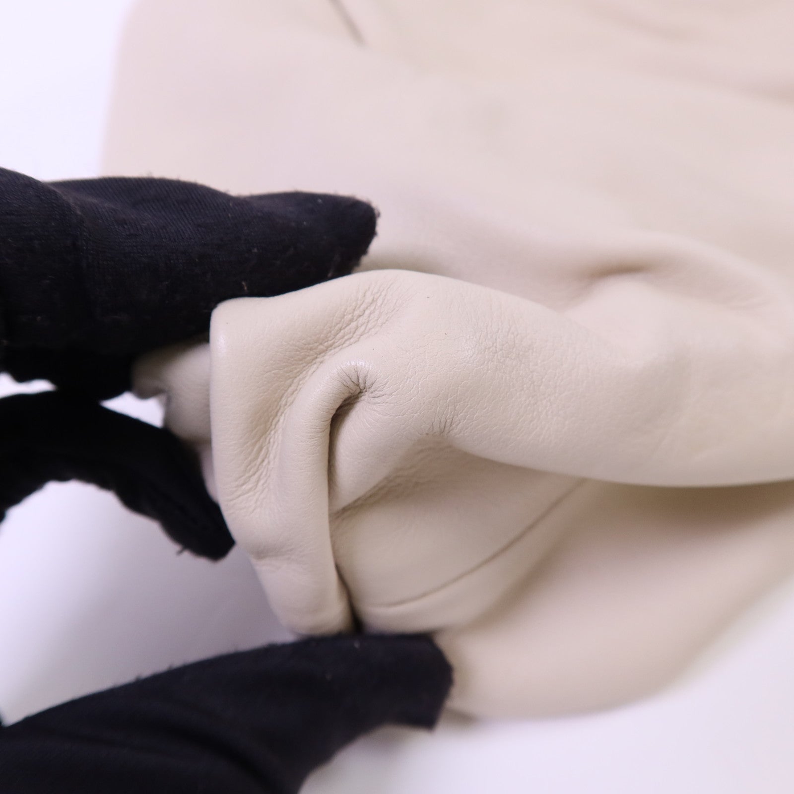 BOTTEGA VENETA 牛皮皮革Cloud Clutch手拿包