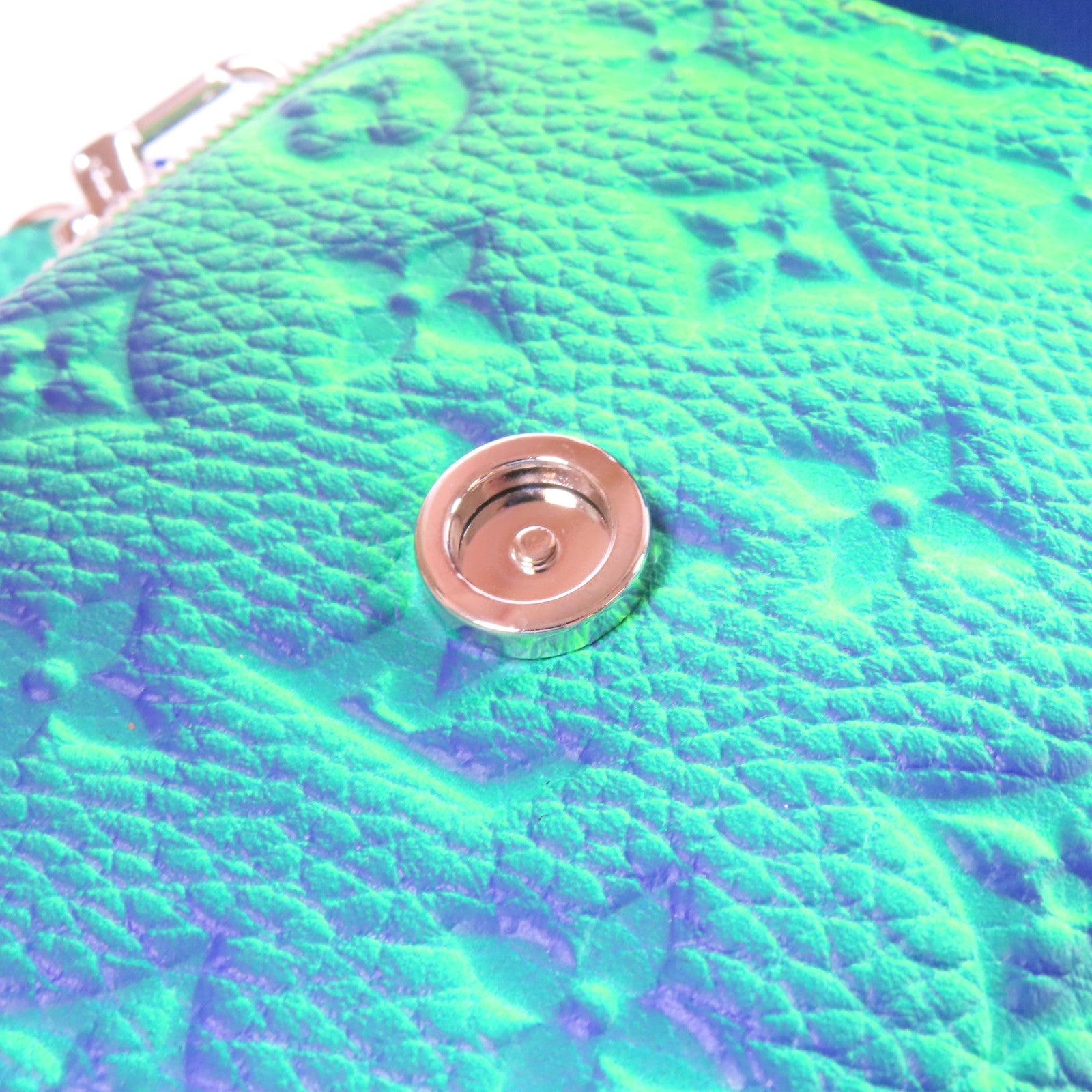 LOUIS VUITTON Taurillon Illusion Double Phone Pouch銀扣手拿包綠色/藍色