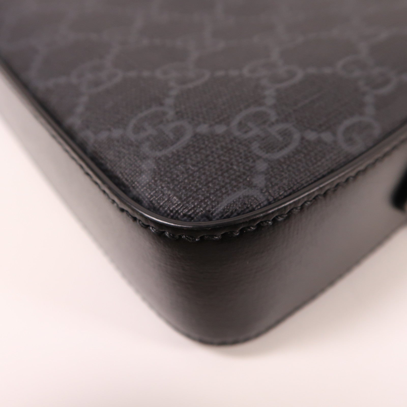 GUCCI 帆布Interlocking G銀扣肩背袋黑色