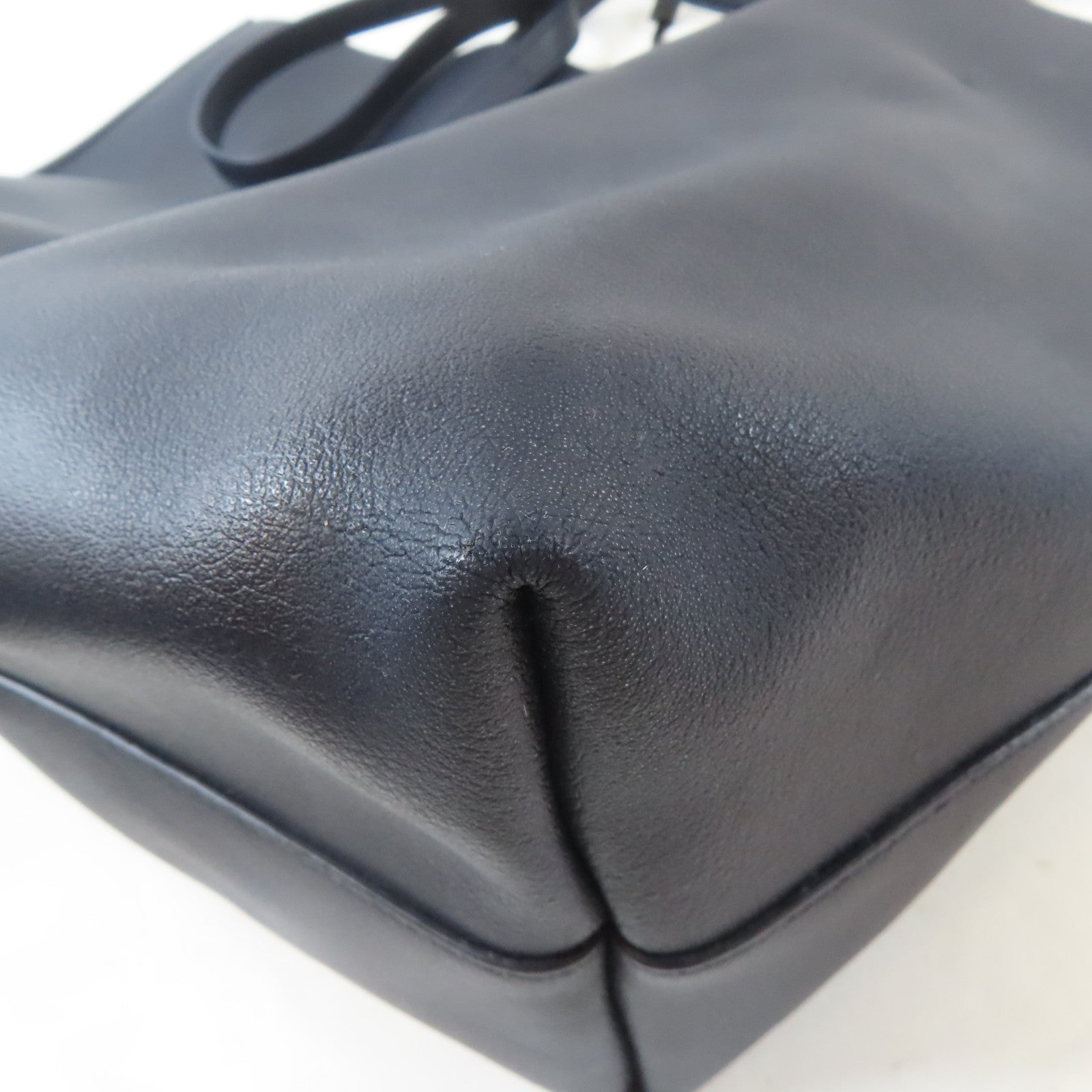 YVES SAINT LAURENT 牛皮皮革Tote Bag金扣肩背袋黑色