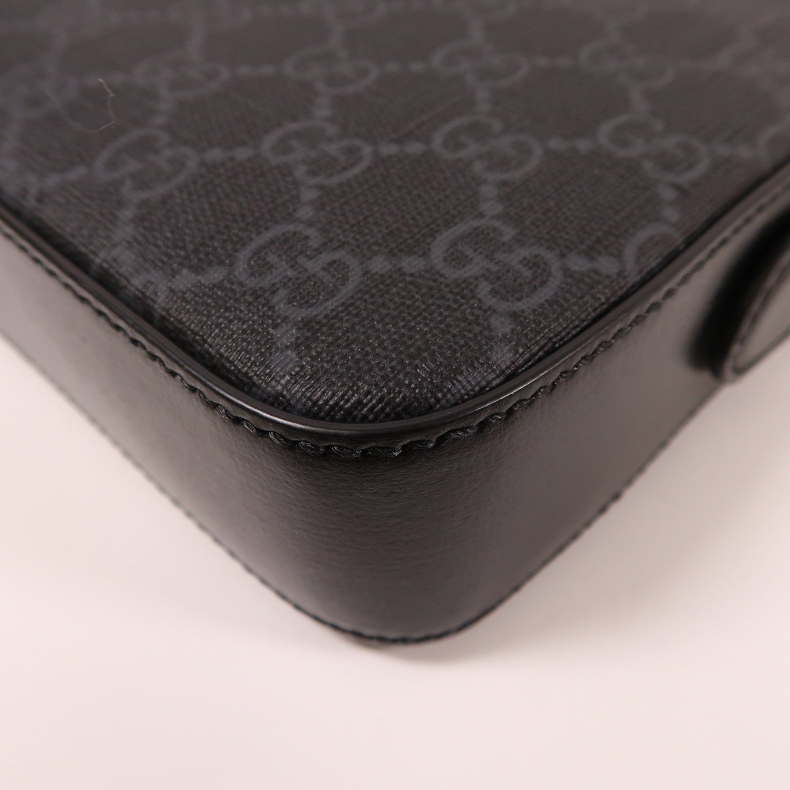GUCCI 帆布Interlocking G銀扣肩背袋黑色