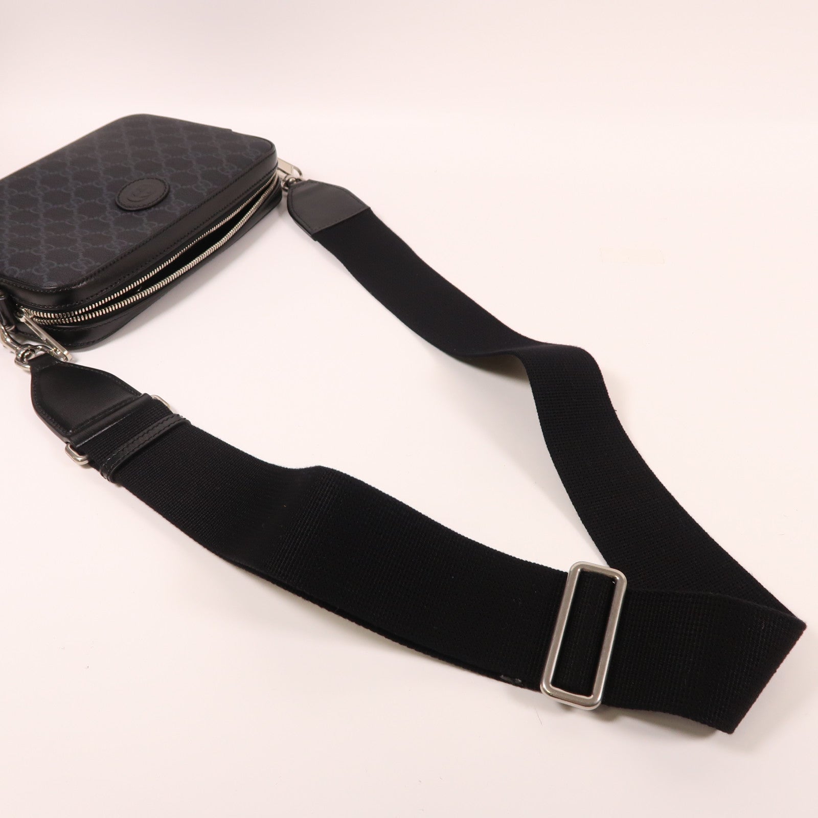 GUCCI 帆布Interlocking G銀扣肩背袋黑色