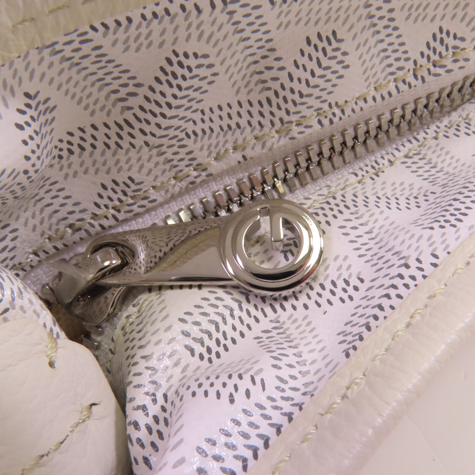 GOYARD 塗層帆布Boheme Hobo銀扣肩背袋