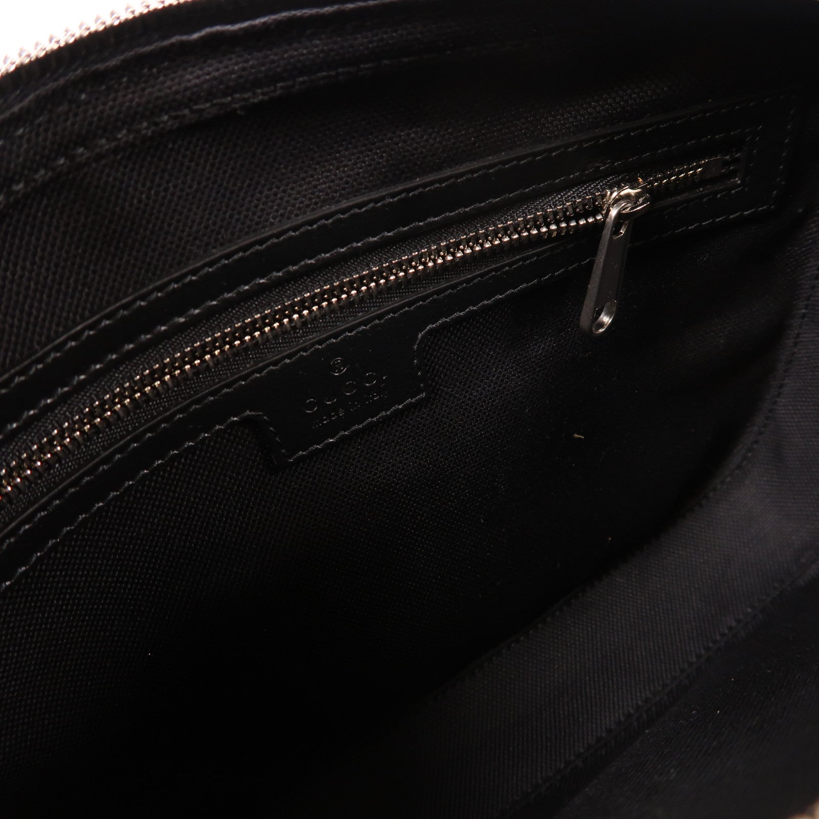 GUCCI 帆布Interlocking G銀扣肩背袋黑色