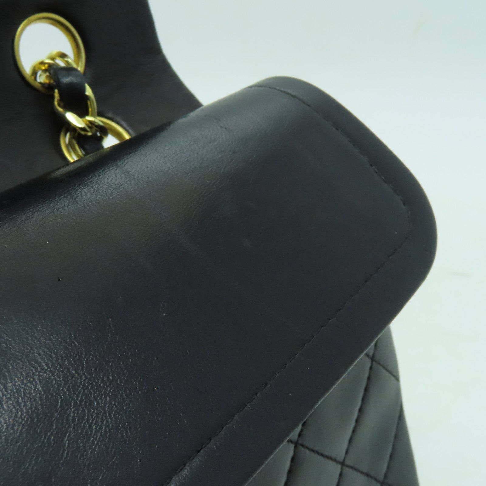 CHANEL **【清倉大減價】菱格牛皮皮革Classic Flap 23金扣鏈帶肩背袋黑色