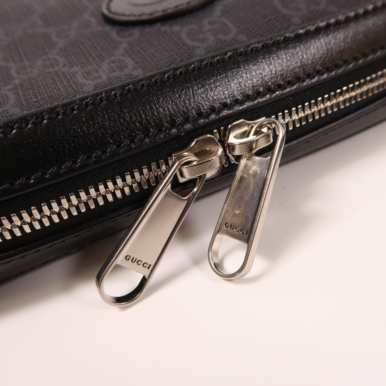 GUCCI 帆布Interlocking G銀扣肩背袋黑色