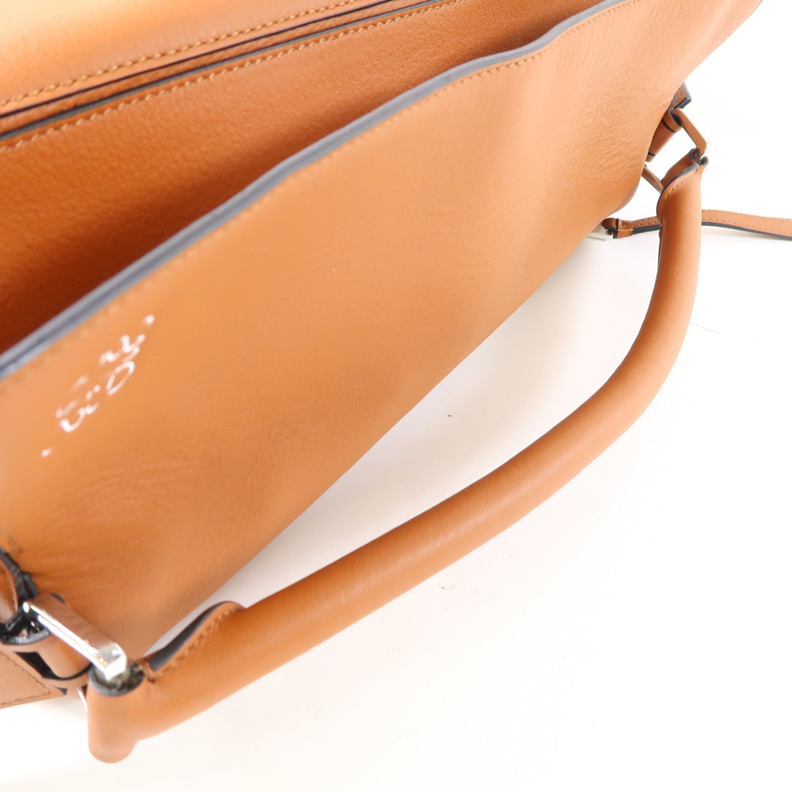 LOEWE 牛皮皮革Puzzle銀扣手挽袋啡色