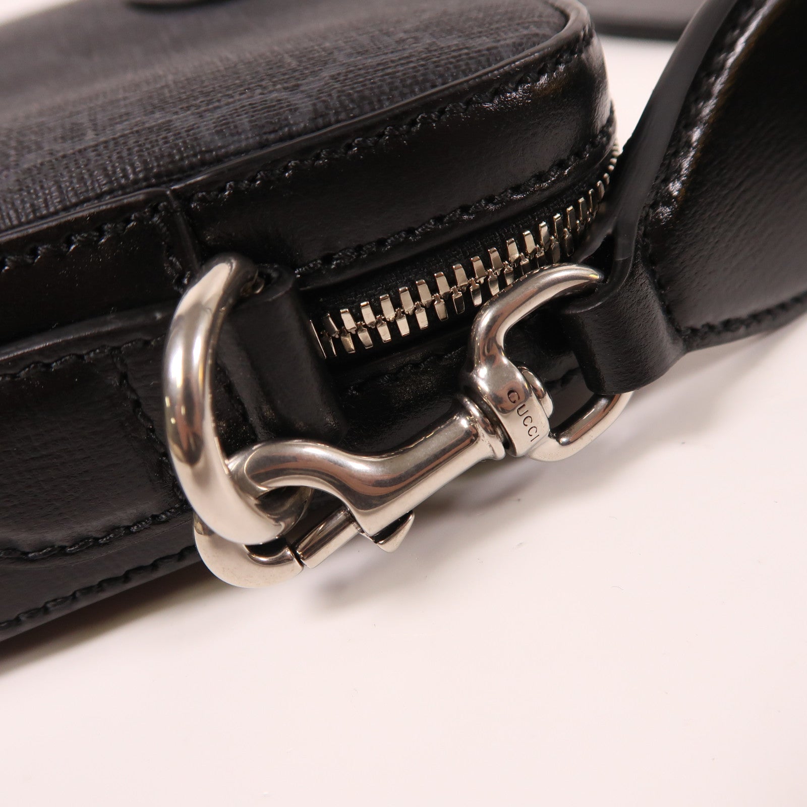 GUCCI 帆布Interlocking G銀扣肩背袋黑色