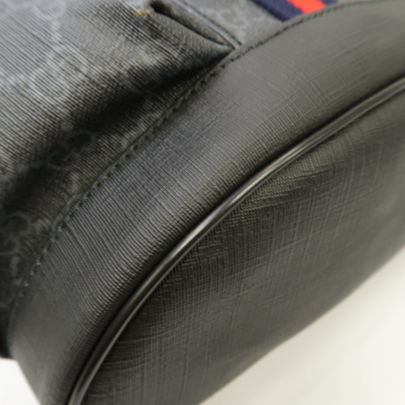 GUCCI 塗層帆布GG Supreme Backpack銀扣背包黑色
