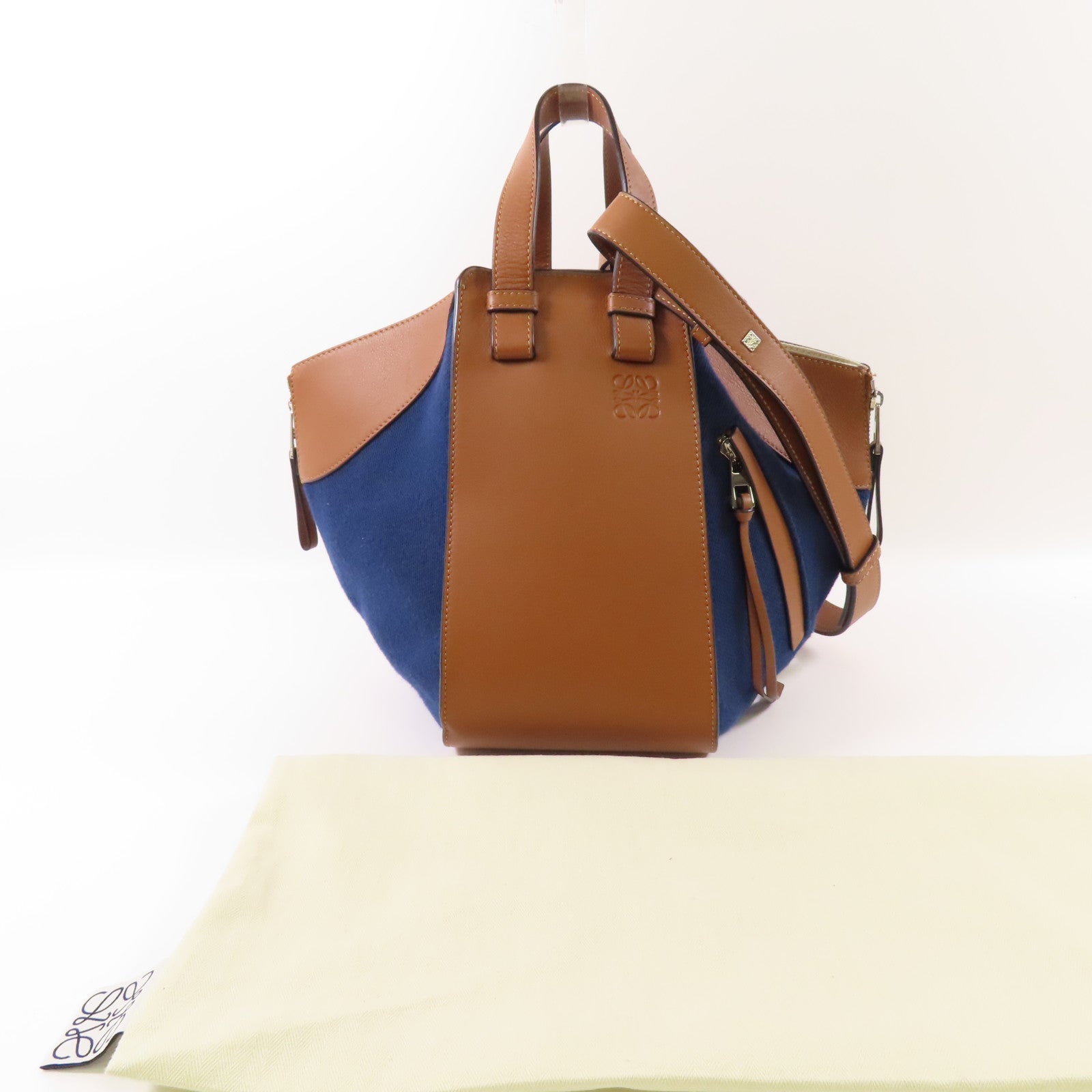 LOEWE 帆布/牛皮皮革Hammock銀扣手挽肩背兩用袋