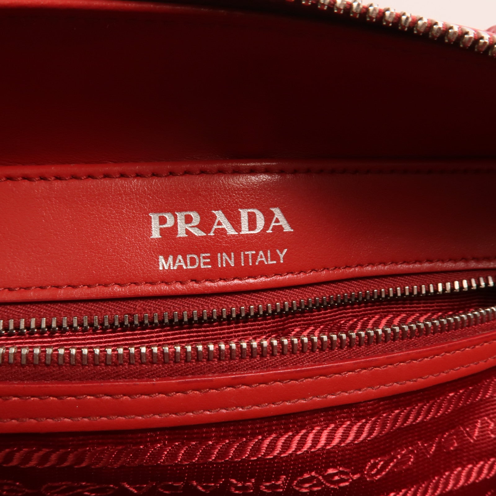 PRADA 牛皮皮革Diagramme Bag銀扣鏈帶手挽肩背兩用袋