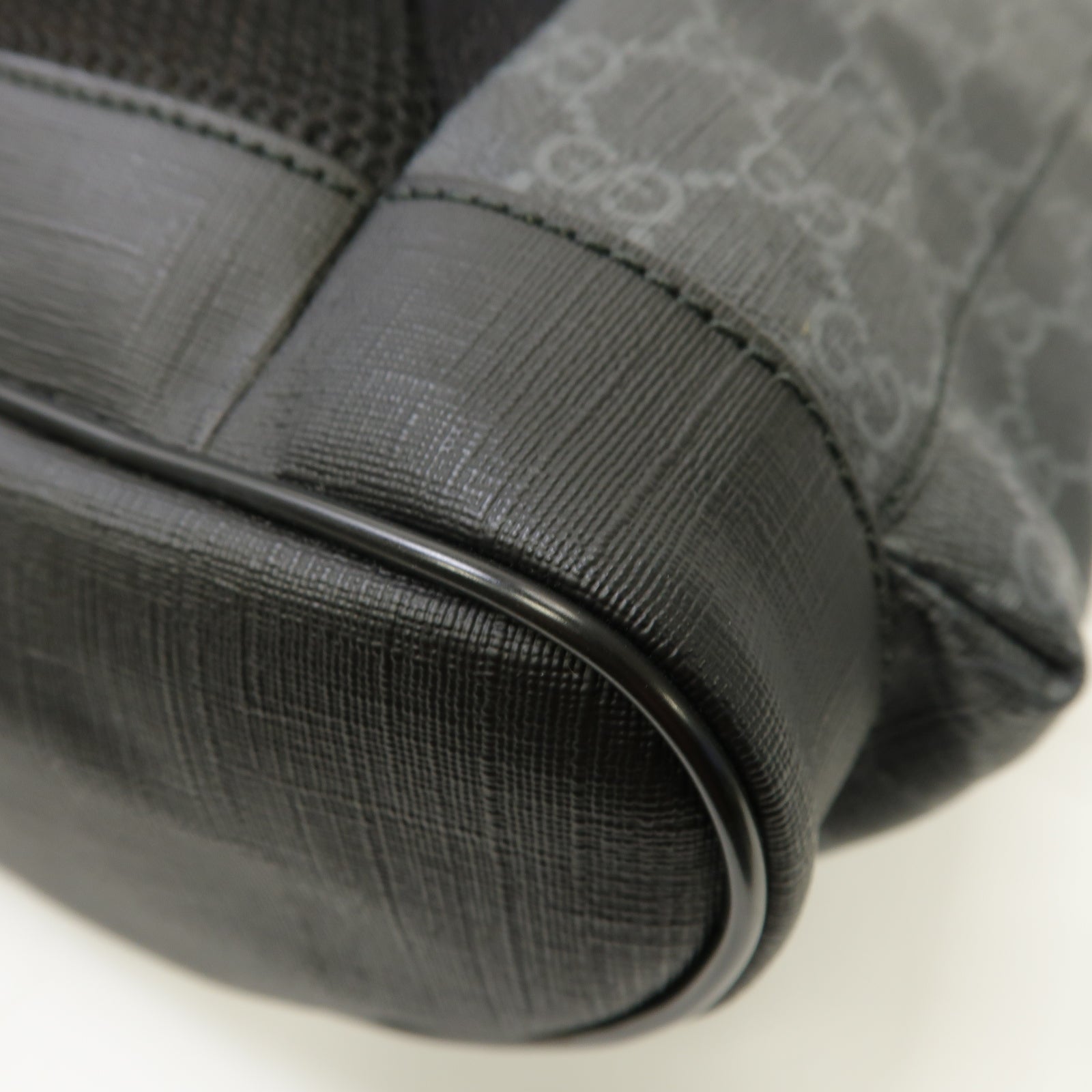 GUCCI 塗層帆布GG Supreme Backpack銀扣背包黑色
