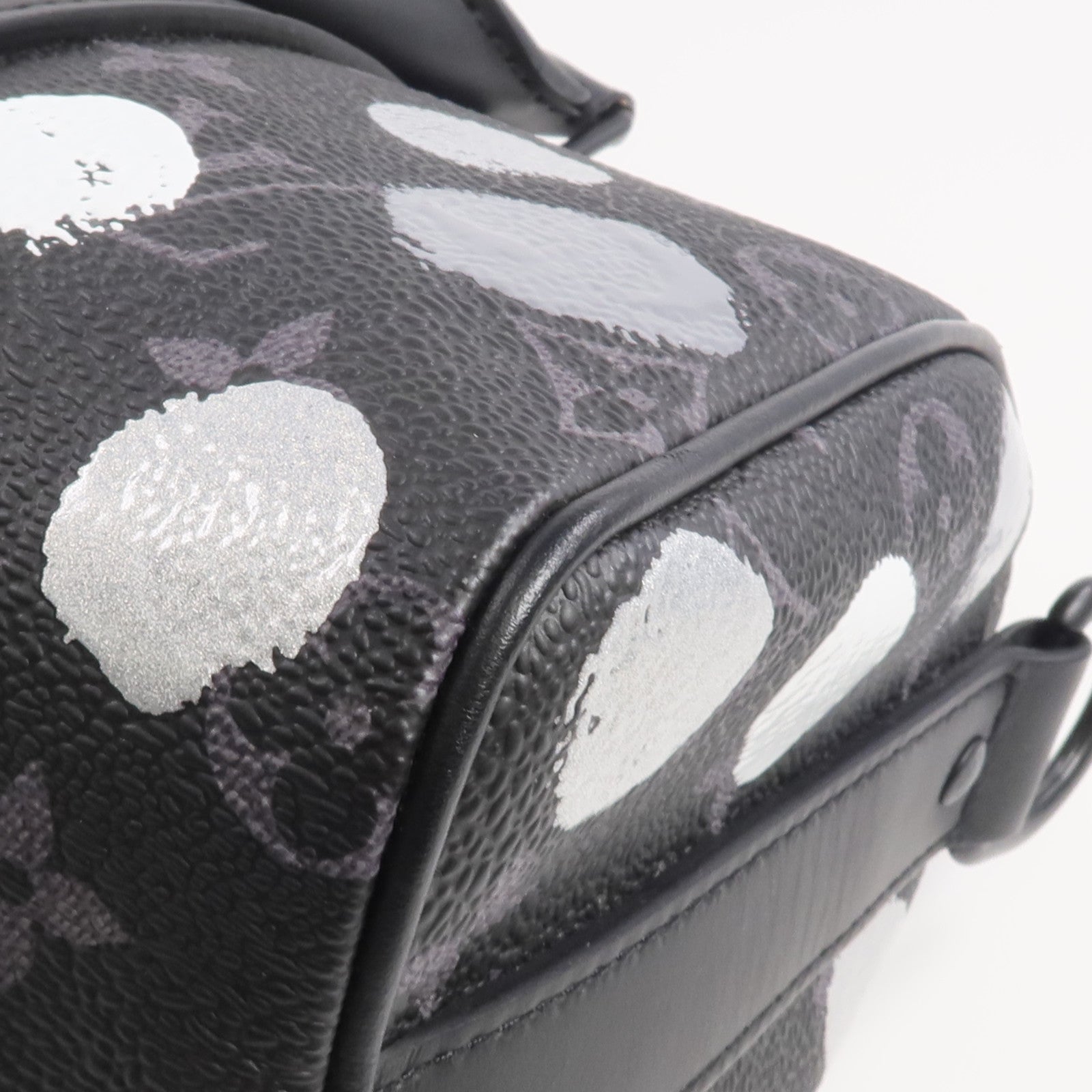 LOUIS VUITTON Monogram Eclipse LV x YK Keepall Bandouliere 25手挽肩背兩用袋