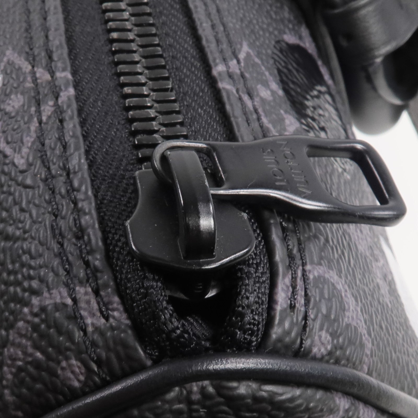 LOUIS VUITTON Monogram Eclipse LV x YK Keepall Bandouliere 25手挽肩背兩用袋