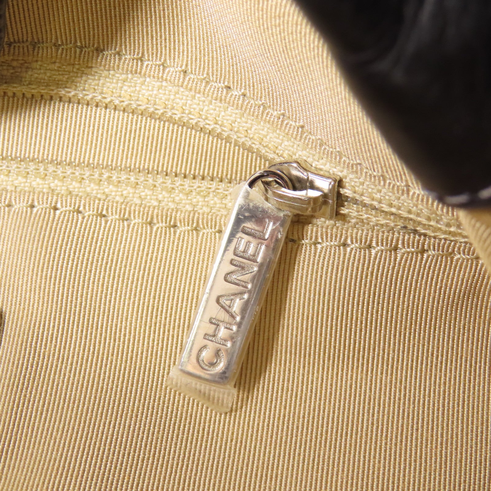 CHANEL 牛皮皮革Shoulder Bag銀扣肩背袋