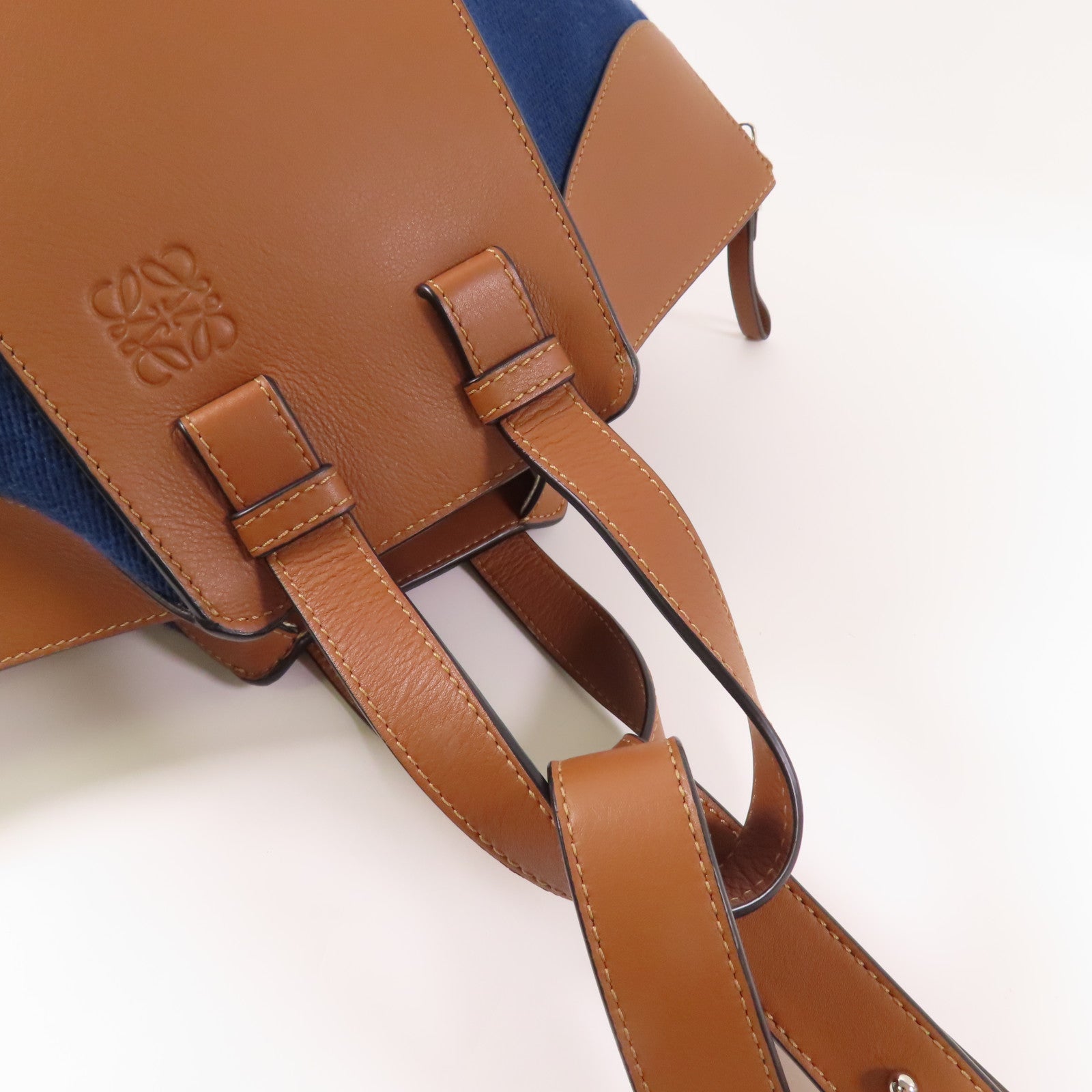 LOEWE 帆布/牛皮皮革Hammock銀扣手挽肩背兩用袋