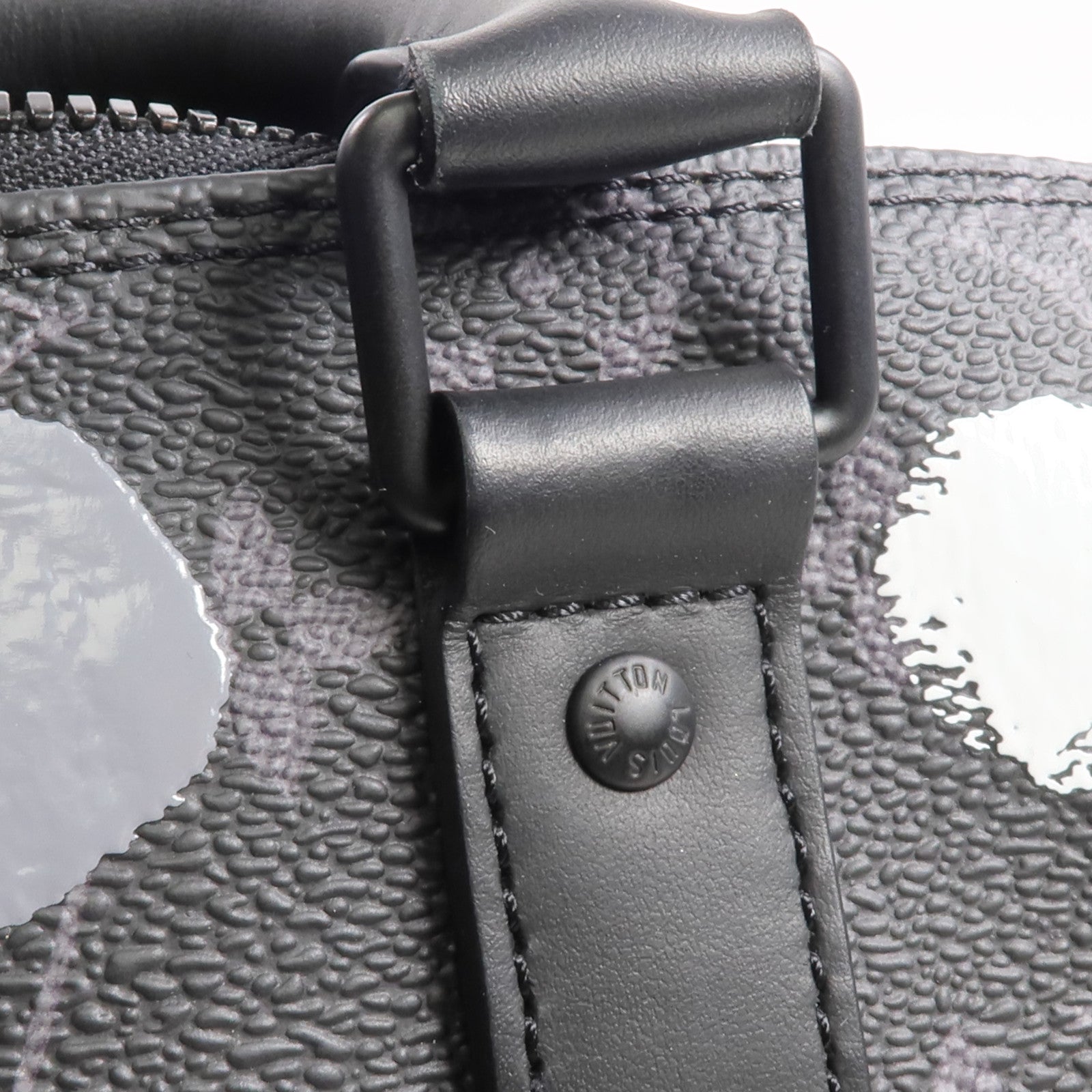 LOUIS VUITTON Monogram Eclipse LV x YK Keepall Bandouliere 25手挽肩背兩用袋