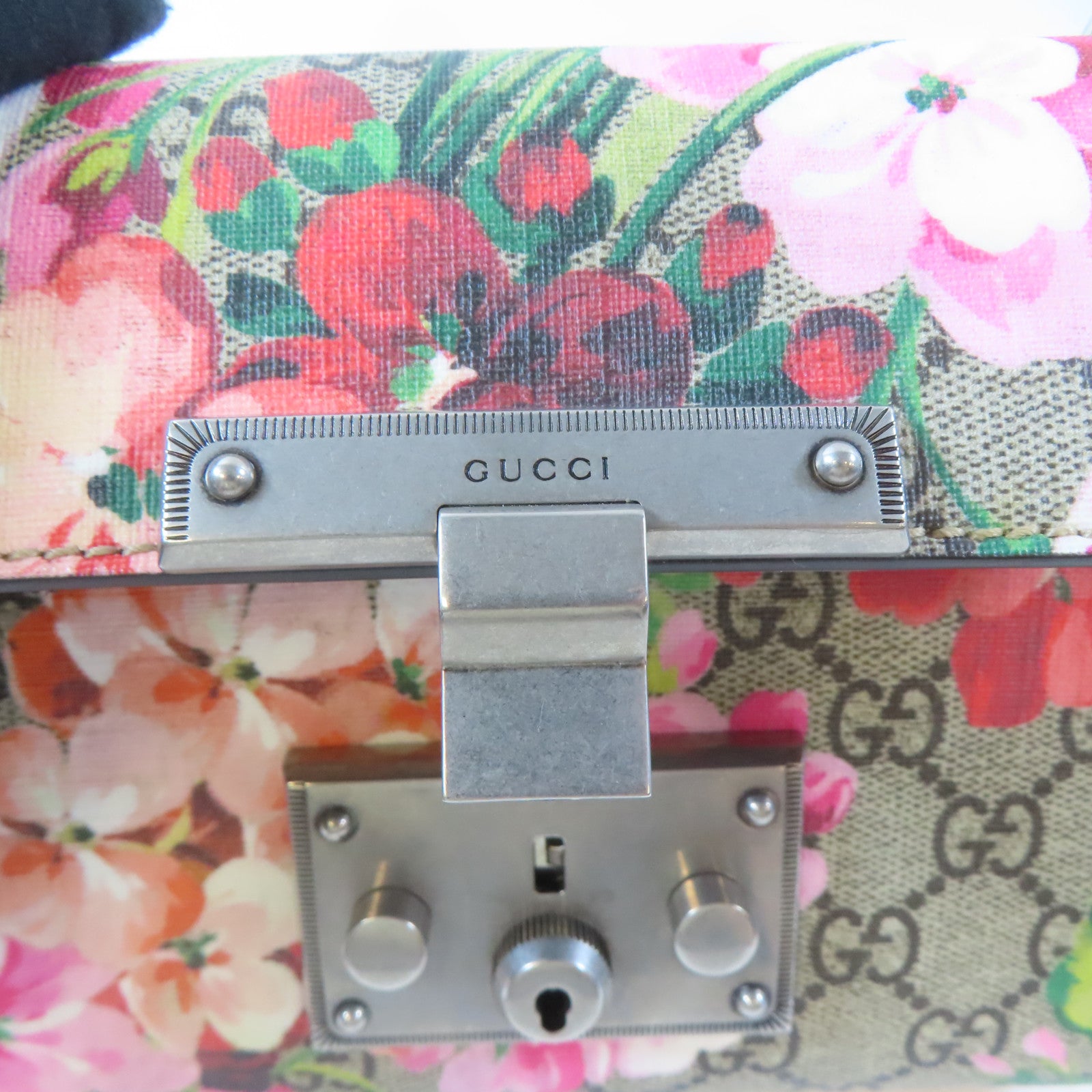 GUCCI 塗層帆布Padlock GG銀扣鏈帶肩背袋啡色/紅色