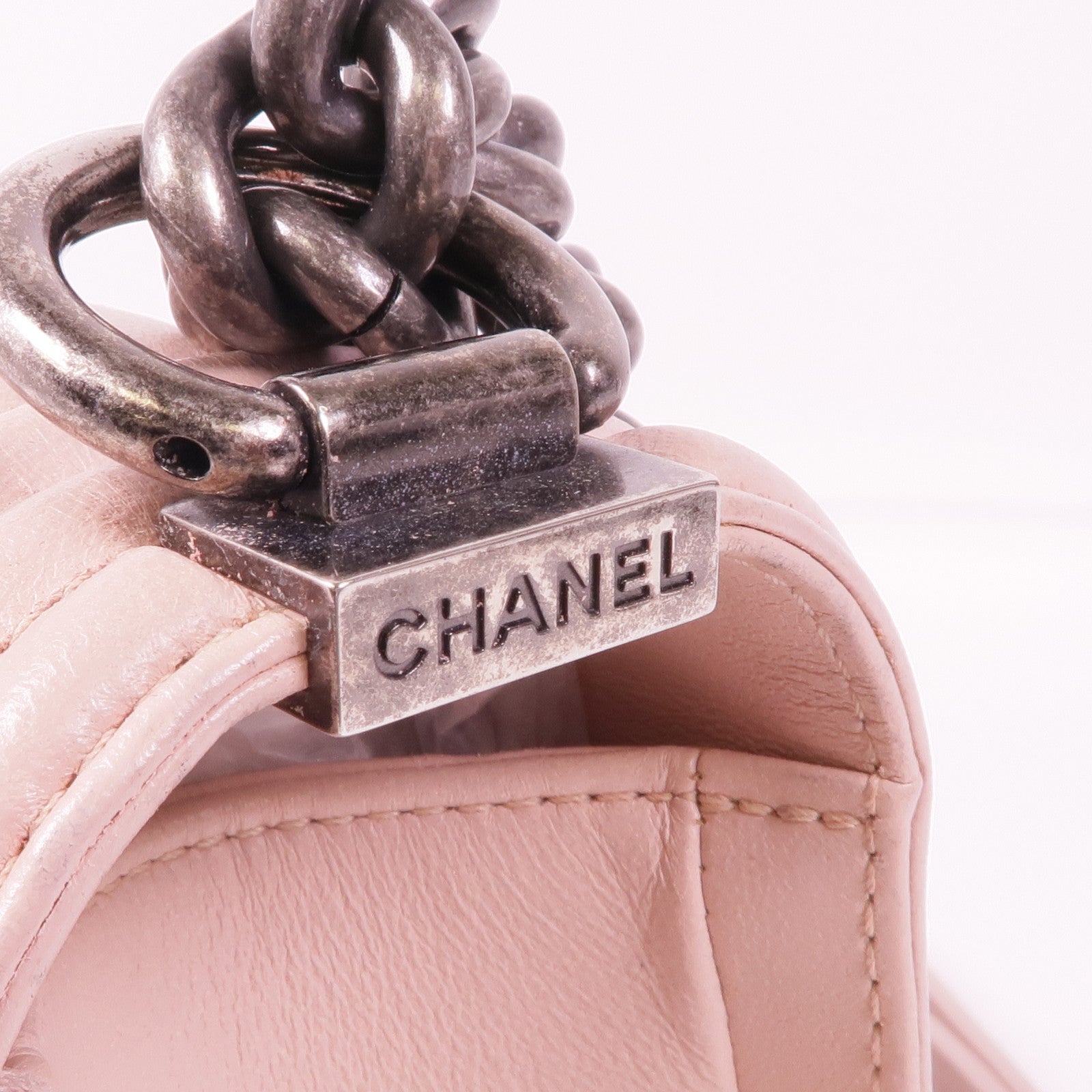 CHANEL 皮革Boy 25銀扣鏈帶肩背袋