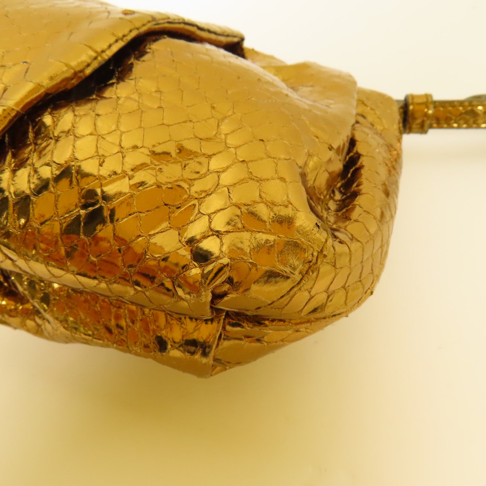 PRADA 蛇皮皮革Pouch金扣手拿包