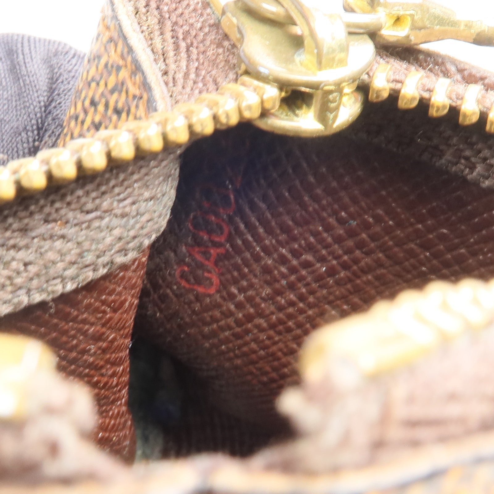 LOUIS VUITTON Damier Key Pouch金扣零錢包