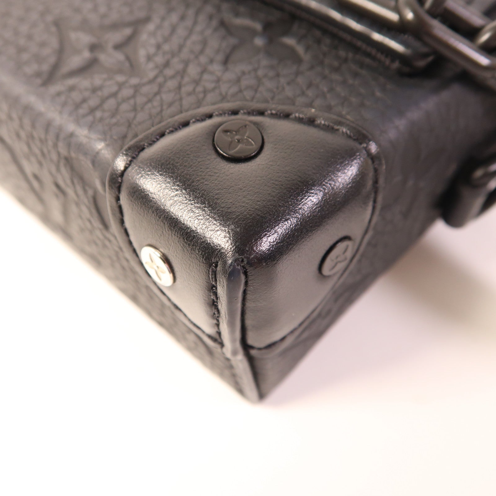 LOUIS VUITTON Monogram Taurillon Steamer Wearable Wallet扣肩背袋