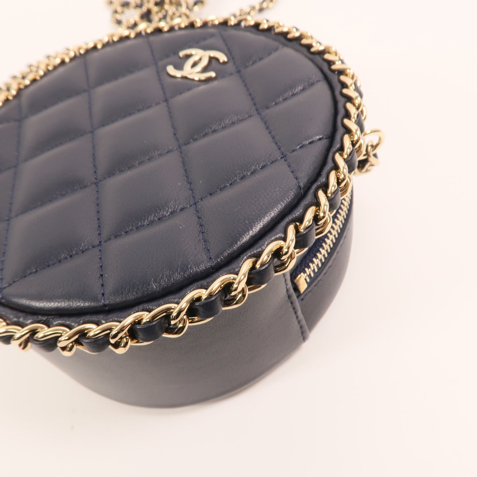 CHANEL 羊皮皮革Round Chain Bag金扣鏈帶肩背袋