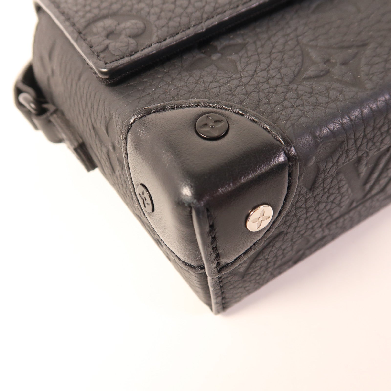 LOUIS VUITTON Monogram Taurillon Steamer Wearable Wallet扣肩背袋