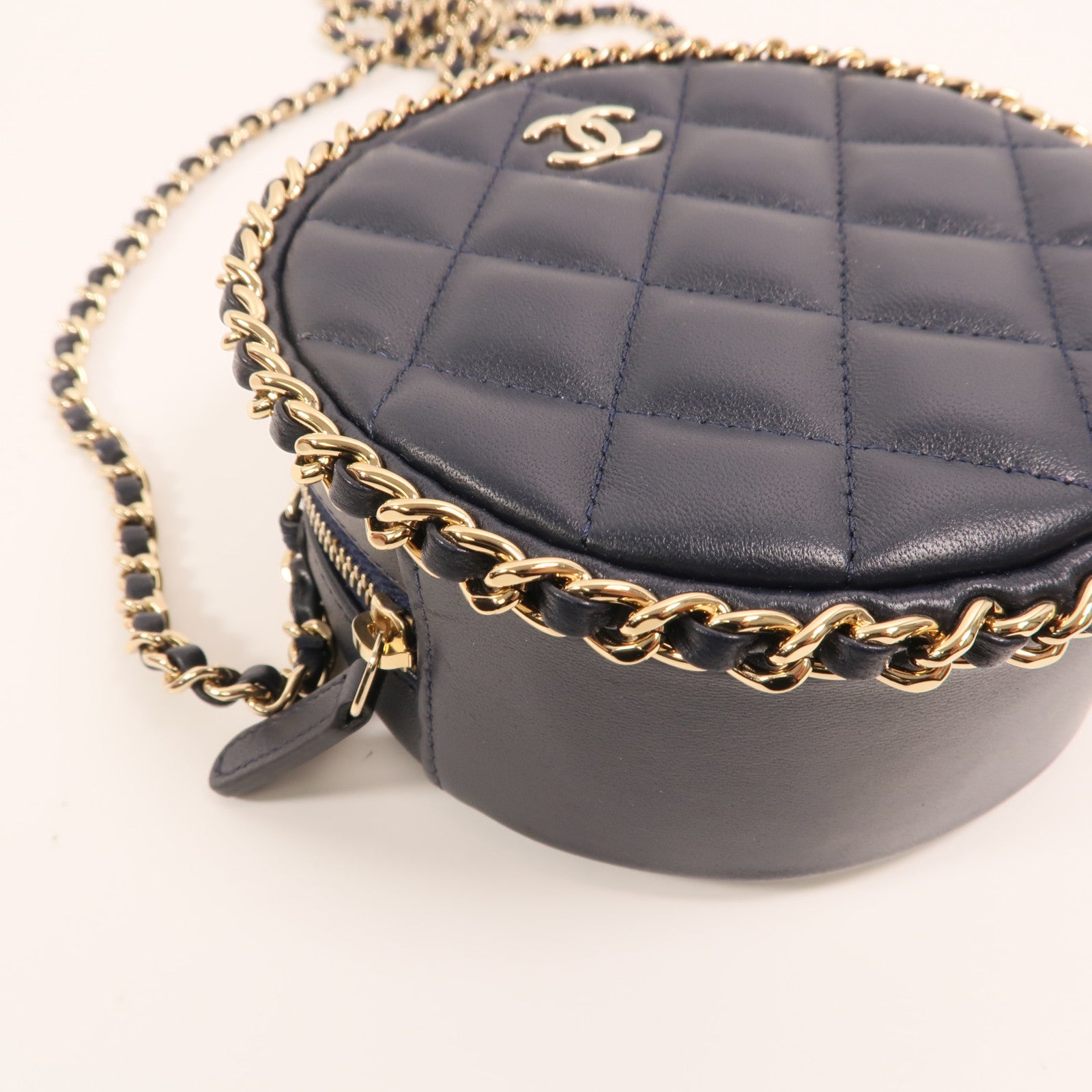 CHANEL 羊皮皮革Round Chain Bag金扣鏈帶肩背袋