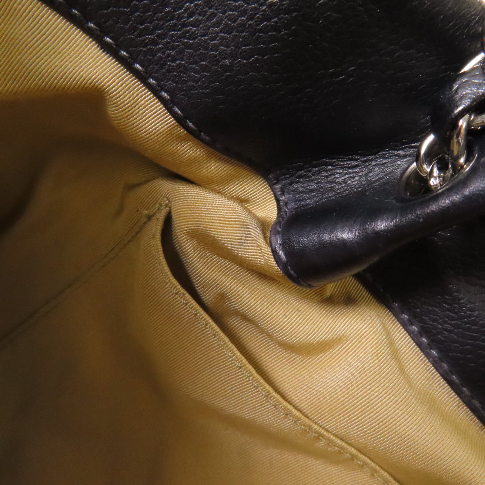CHANEL 牛皮皮革Shoulder Bag銀扣肩背袋