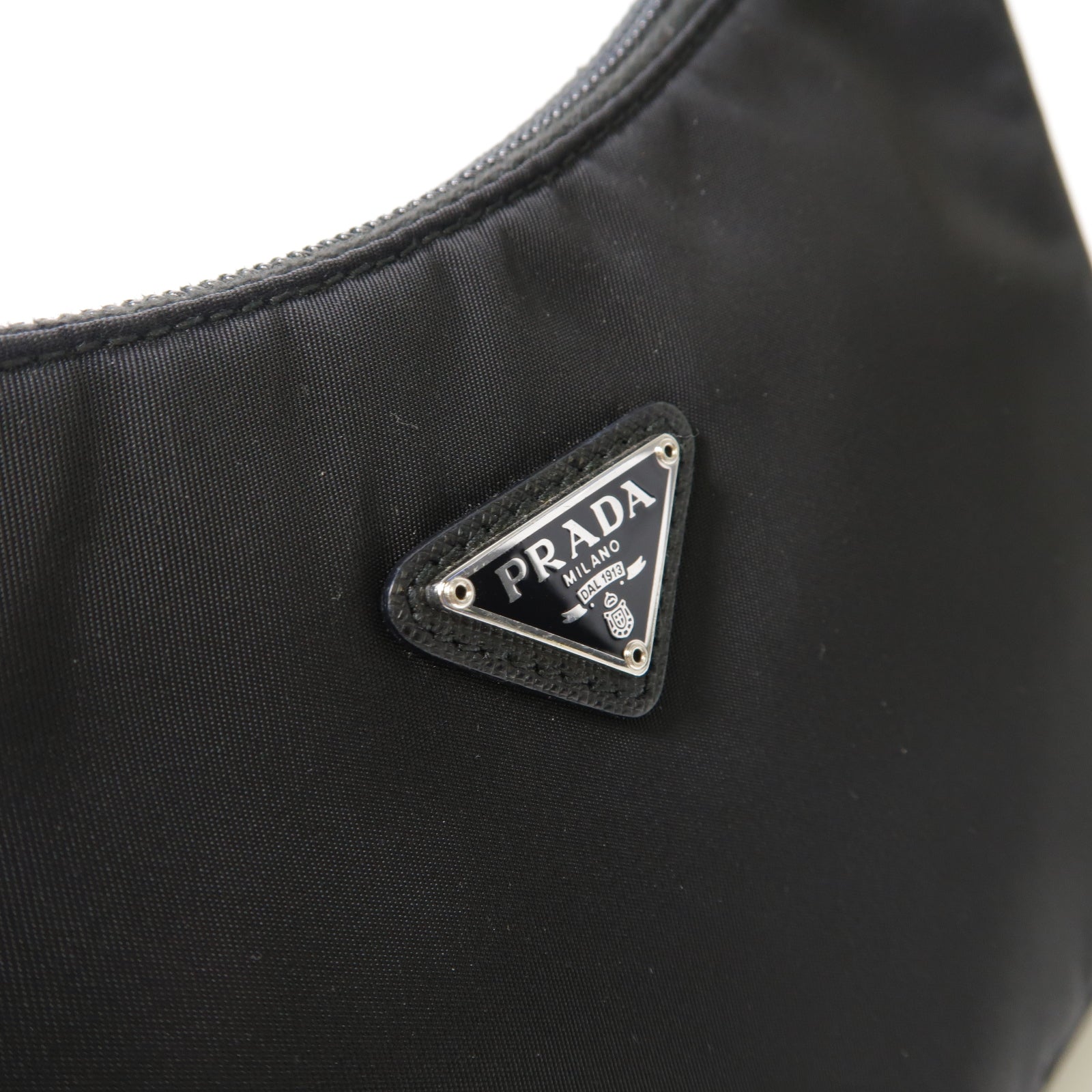PRADA 尼龍Shoulder Bag銀扣肩背袋黑色