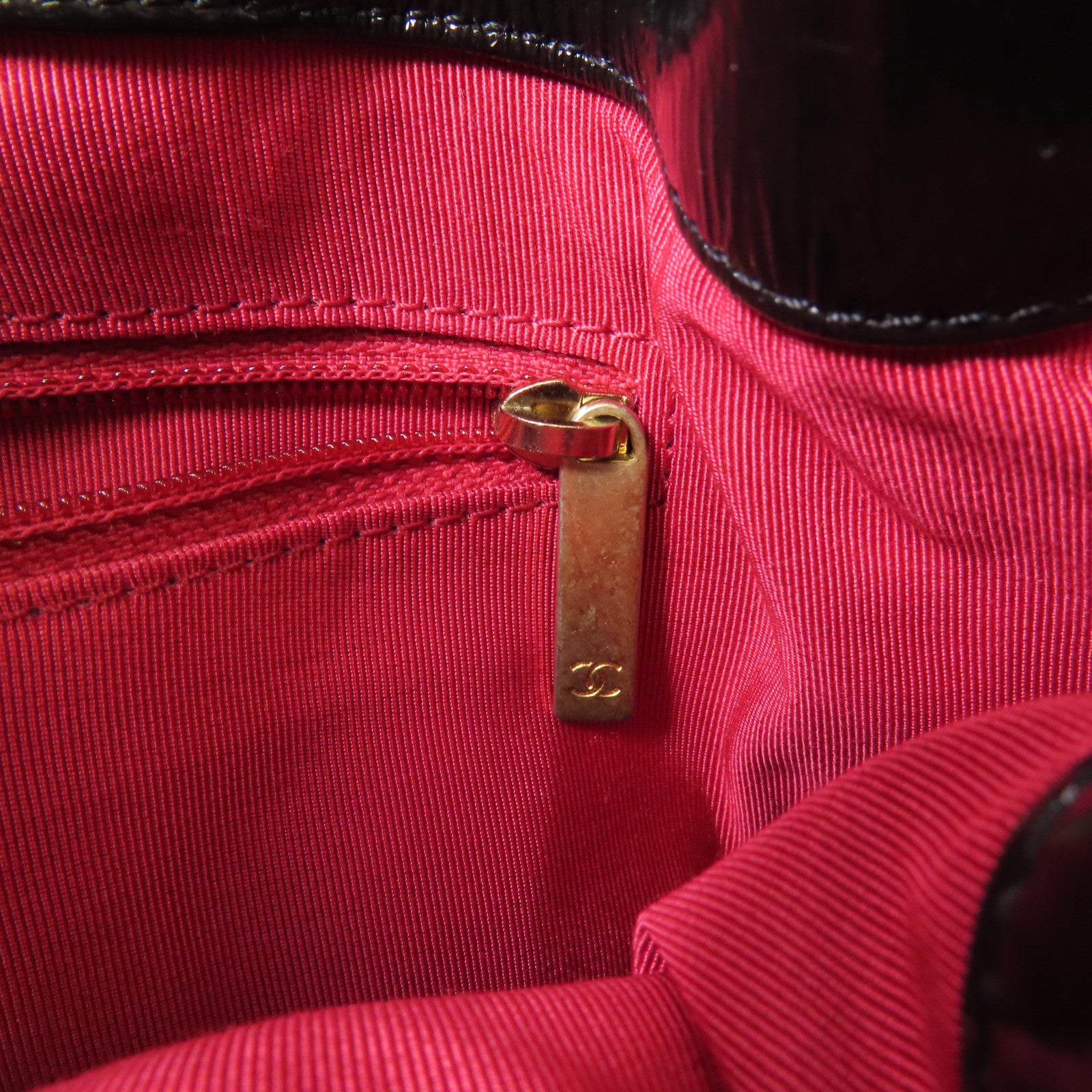 CHANEL 【激減優惠】漆皮皮革Drawstring Bag金扣鏈帶肩背袋